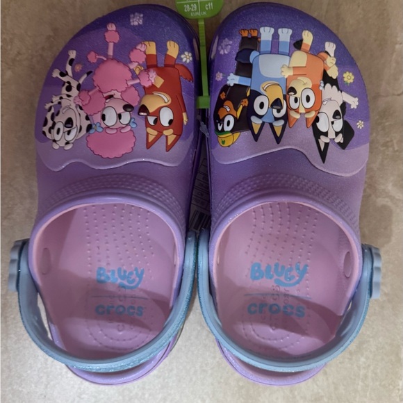 Crocs Bluey Friends Forever Classic Clog - Picture 4 of 8